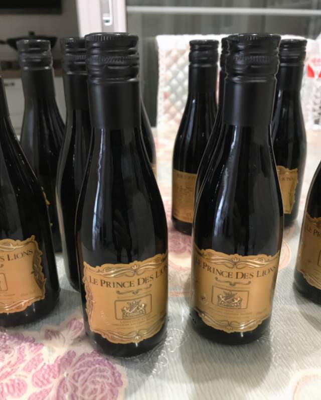 小瓶红酒