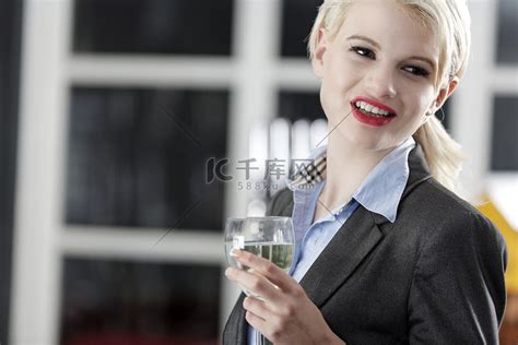 喝红酒出汗到底好不好