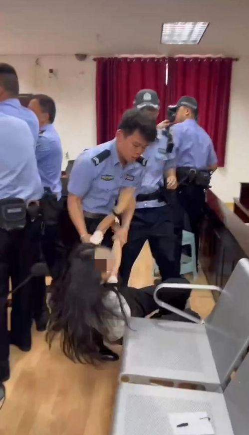 美国一警察怀疑妻子出轨借职权之便通过城市摄像头监视