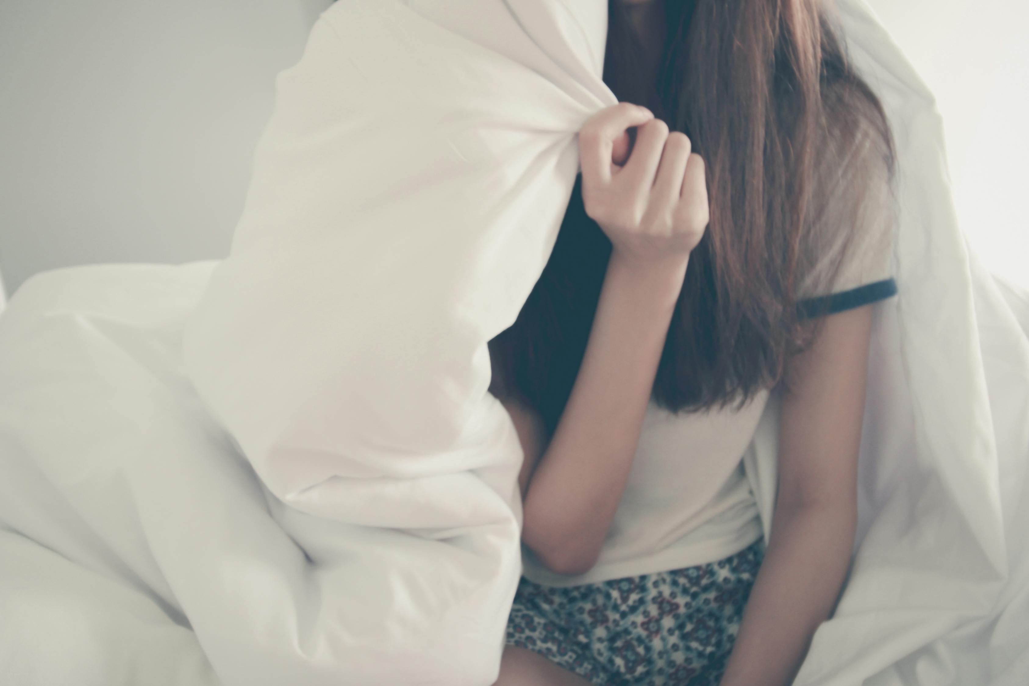 一名女子将30万财物藏入发霉大米中，却被孩子误以为是垃圾而扔掉。这起意外事件引发了社会热议，人们对于家庭教育和孩子行为规范的讨论再次成为焦点。