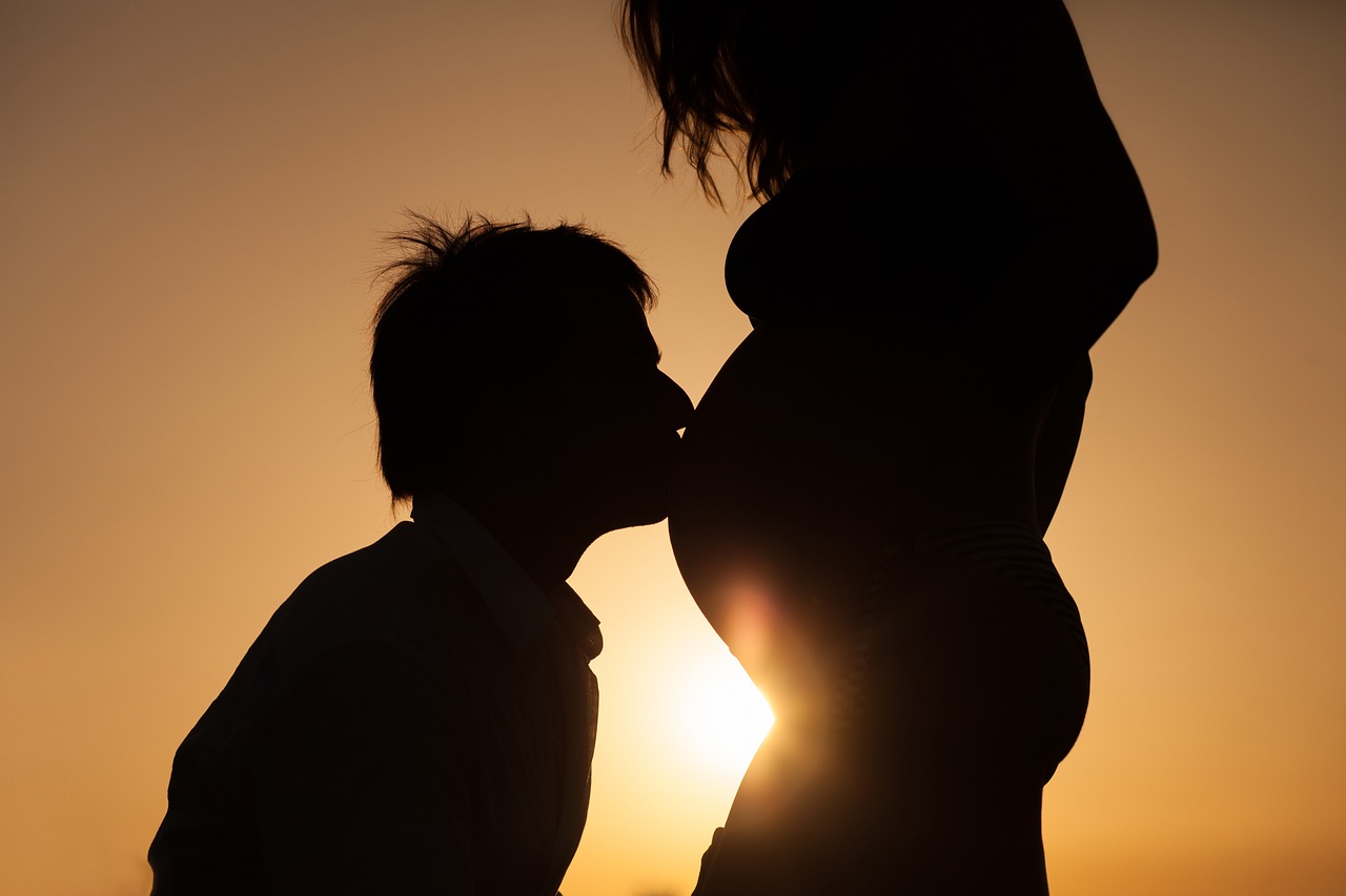 金靖生完孩子了，母爱的光辉与人生的新篇章