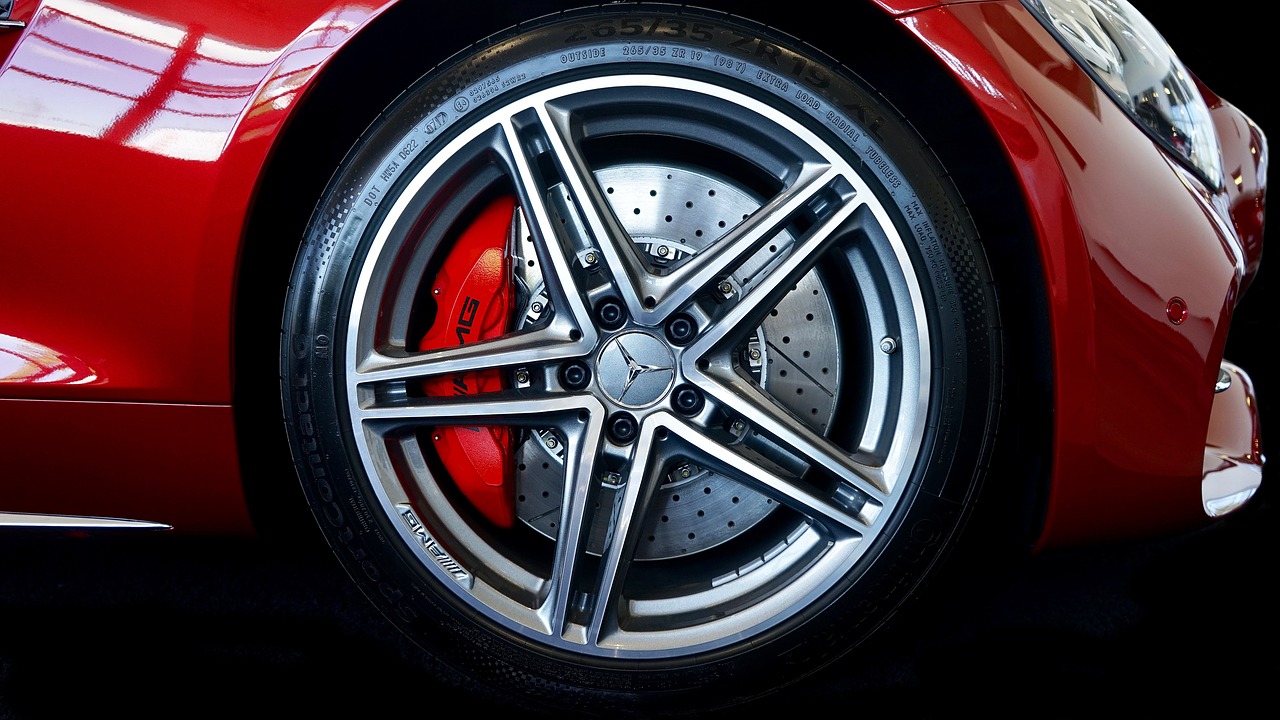 驾驭未来，璀璨闪耀——揭秘全新奔驰SLS AMG，超豪华与速度艺术的完美融合